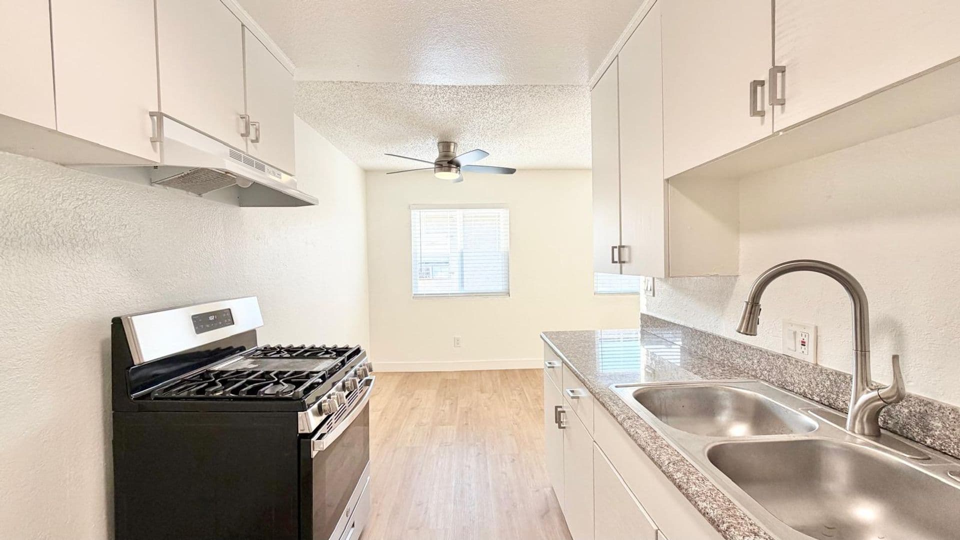 Los Angeles Apartment: 637 W. 79th