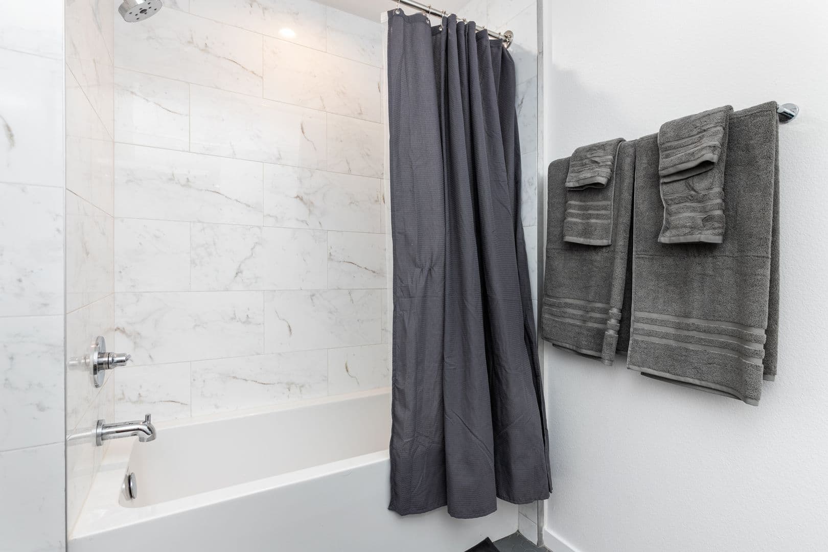 Los Angeles Apartment: 1737 N Las Palmas Ave
