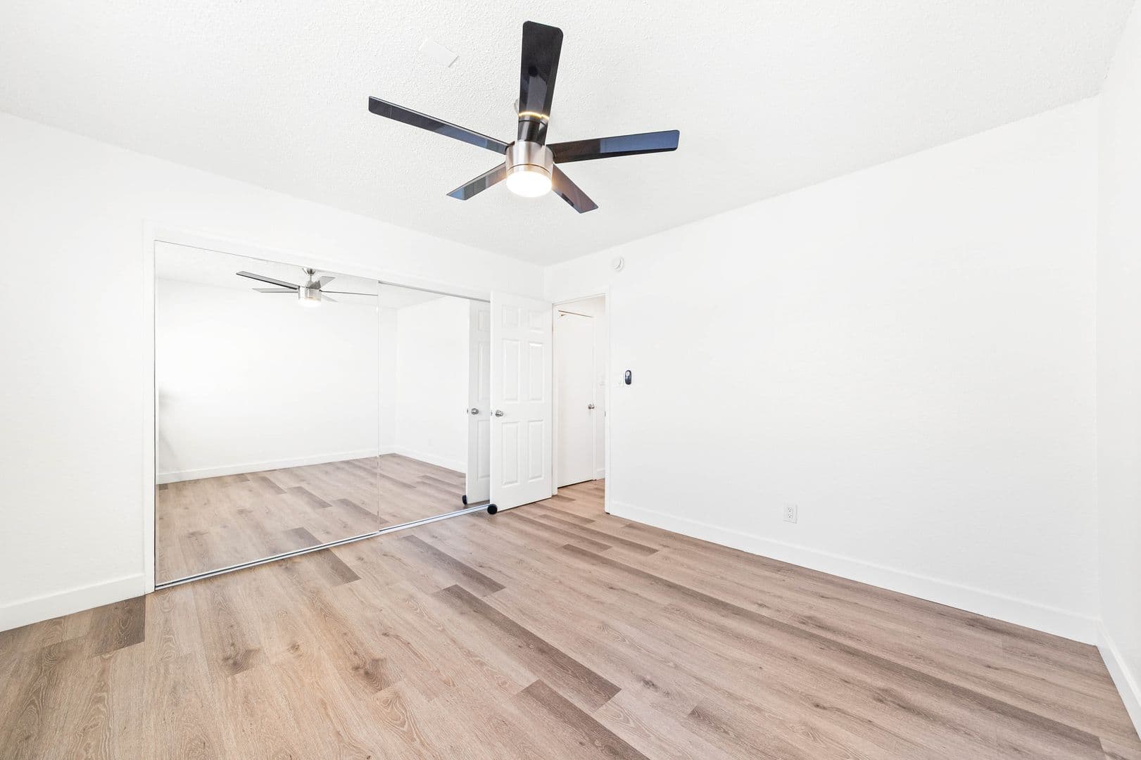 Los Angeles Apartment: 637 W. 79th