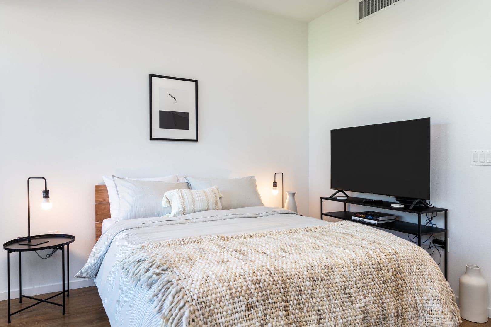 Los Angeles Apartment: 1737 N Las Palmas Ave