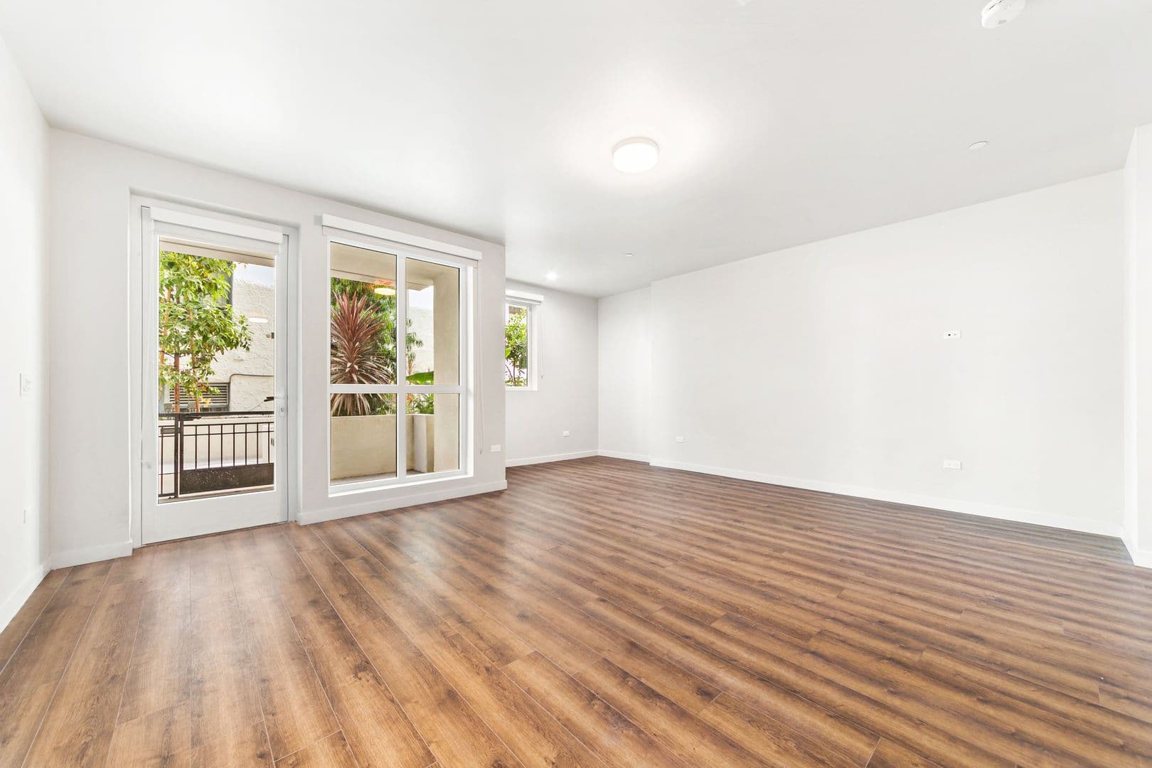 Los Angeles Apartment: 1818 N. Cherokee Ave
