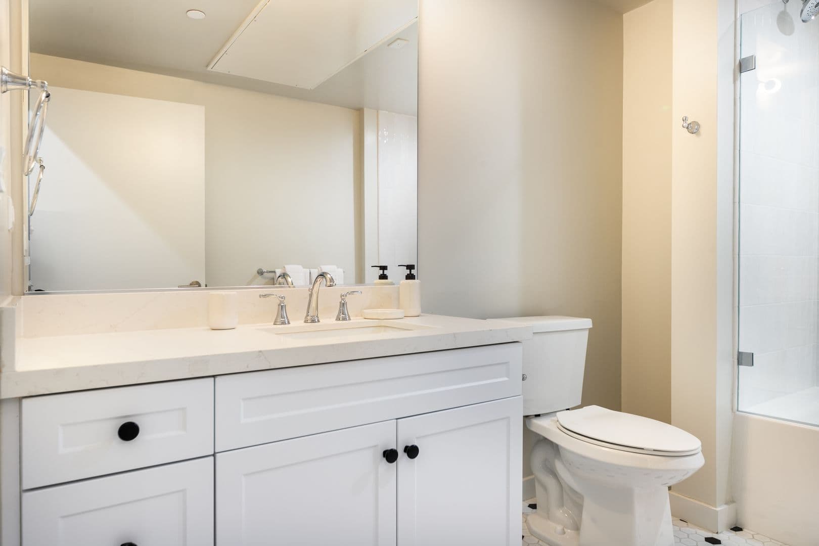 Los Angeles Apartment: 1818 N. Cherokee Ave