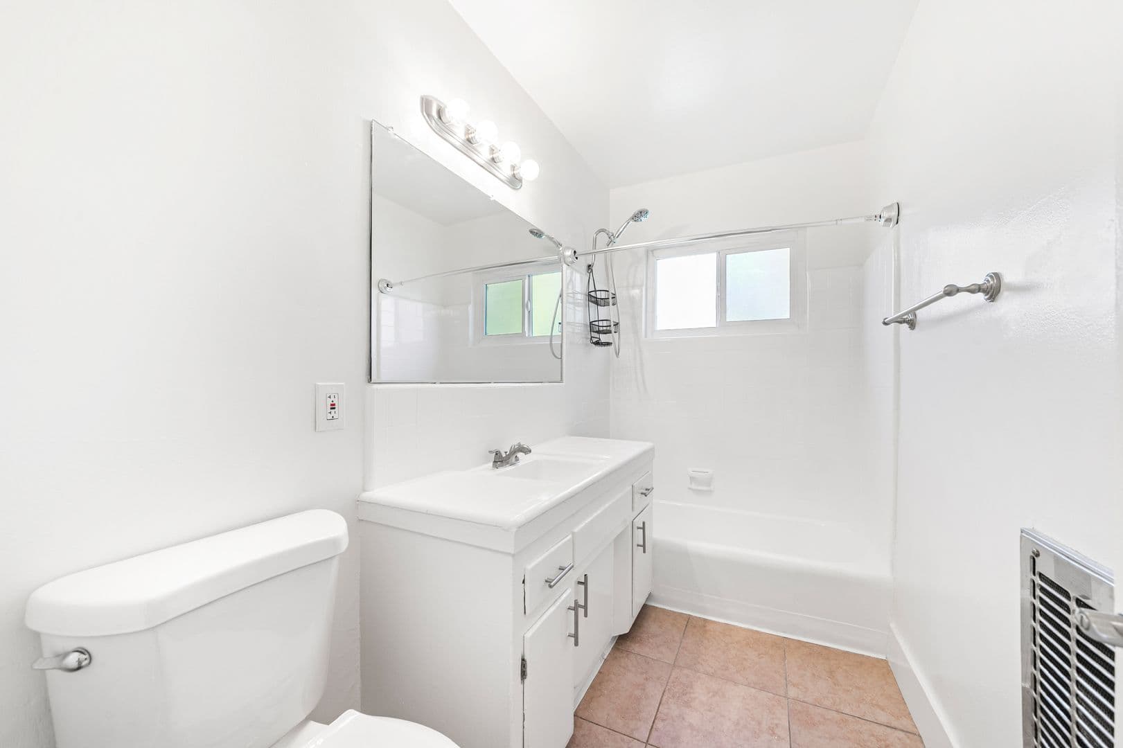Los Angeles Apartment: 3850 Potomac Ave