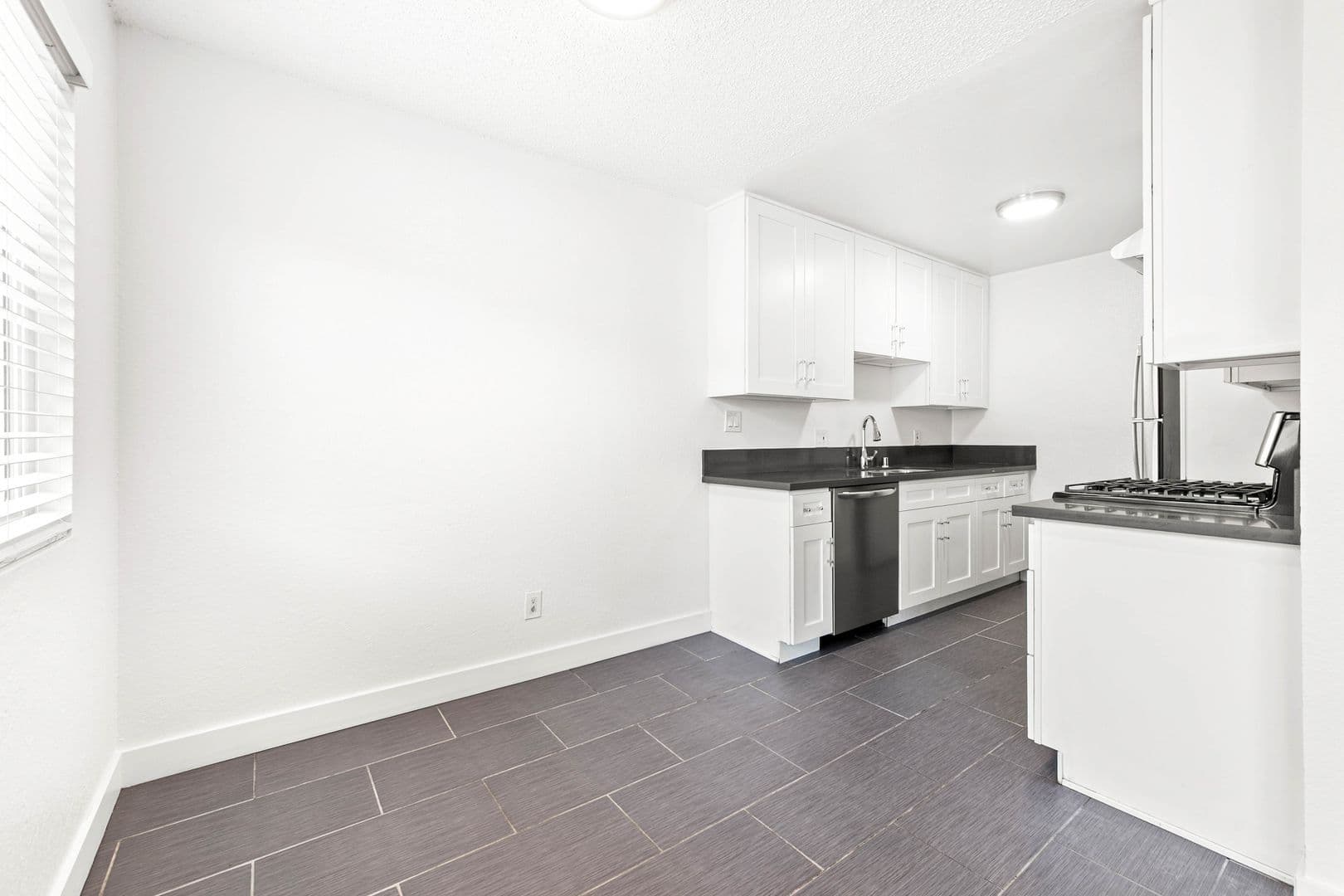 Los Angeles Apartment: 637 W. 79th