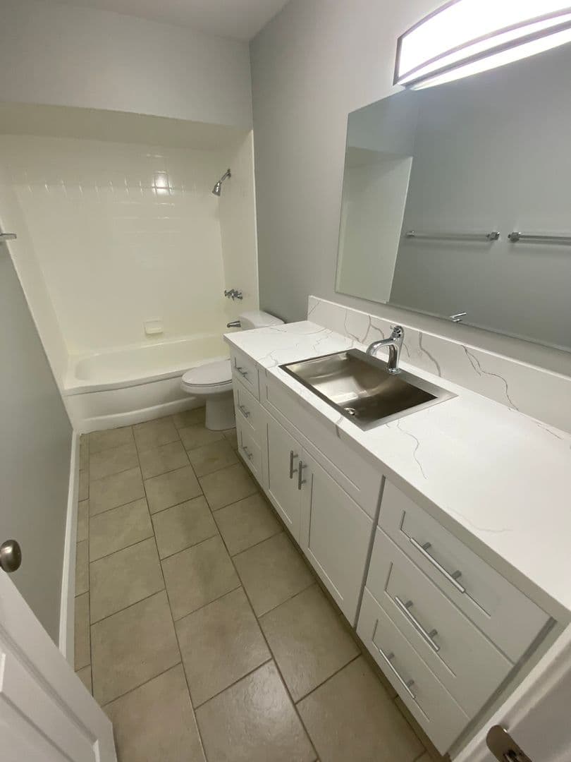 EL CAJON Apartment: 567 CHAMBERS ST