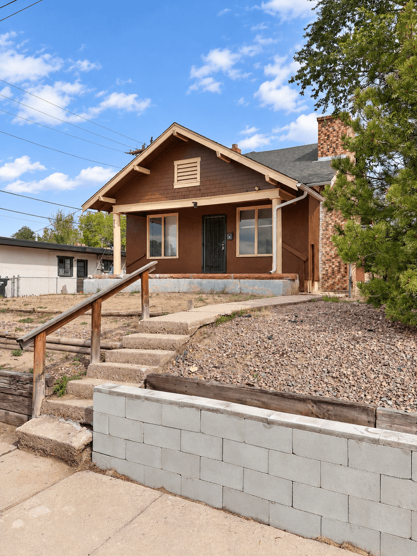 Pueblo House: 906 N. Glendale Ave.