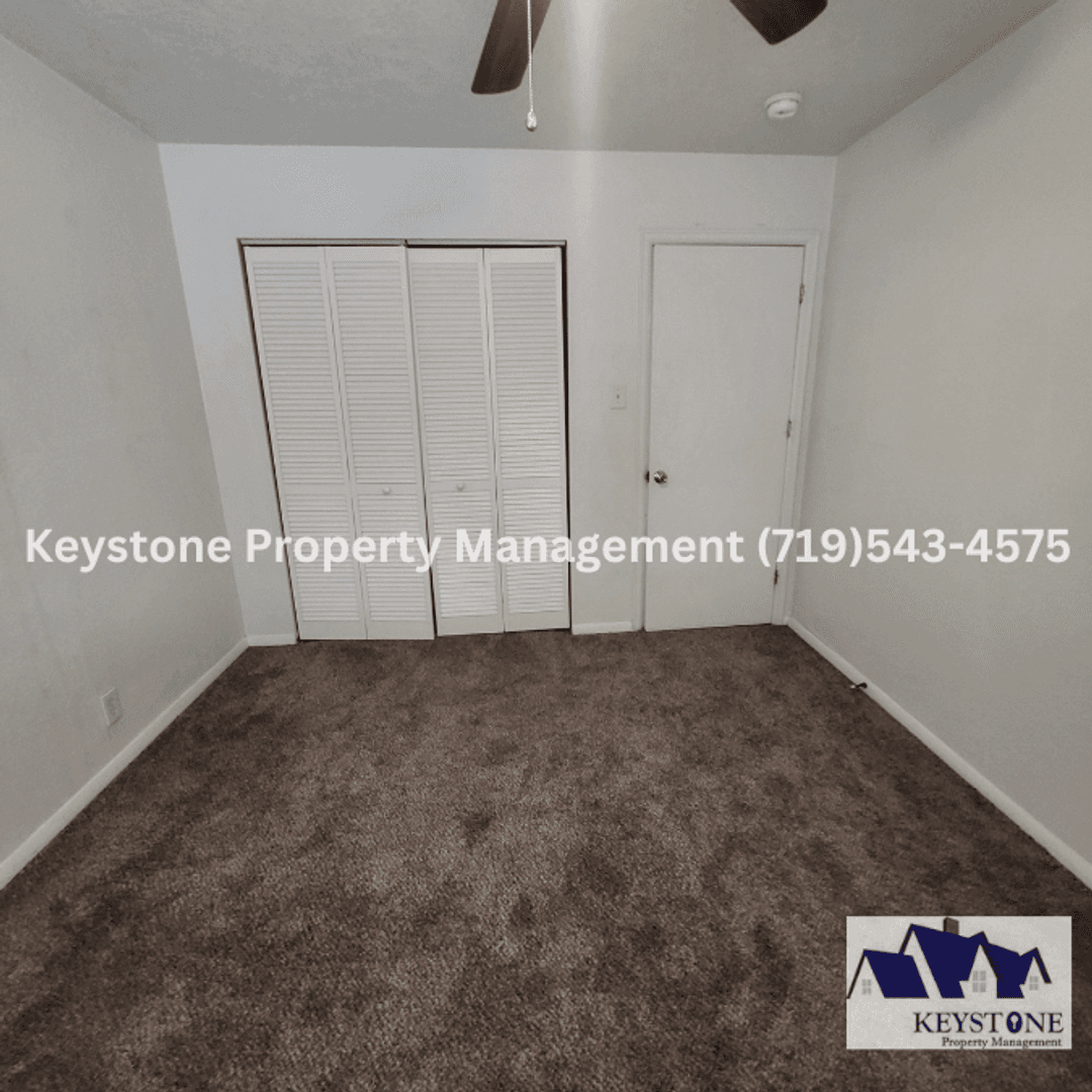 Pueblo House: 819 Troy Avenue