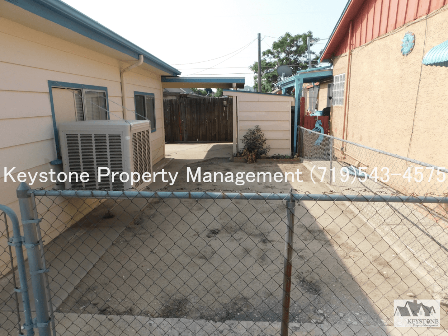 Pueblo House: 819 Troy Avenue