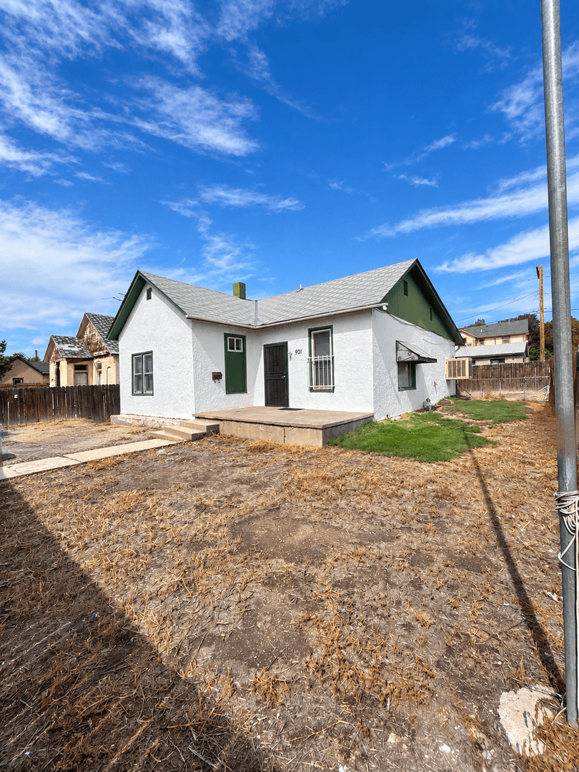 Pueblo House: 901 W. 10th Street