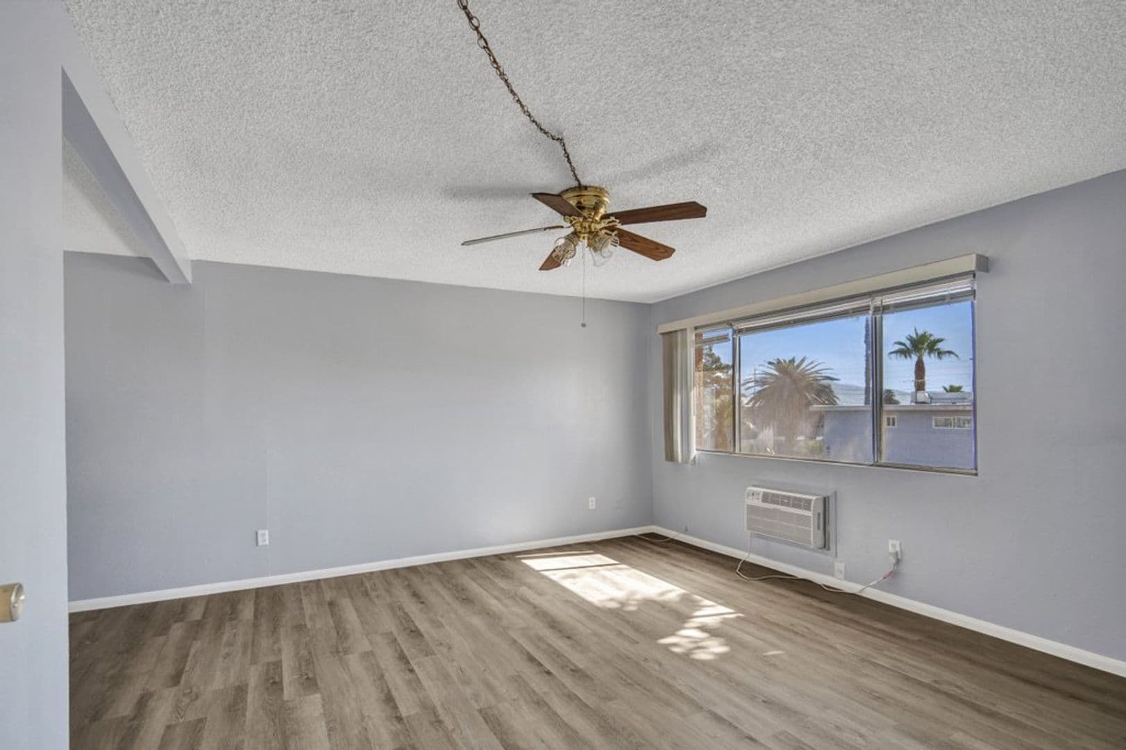 Las Vegas Apartment: 424 S. 13th St