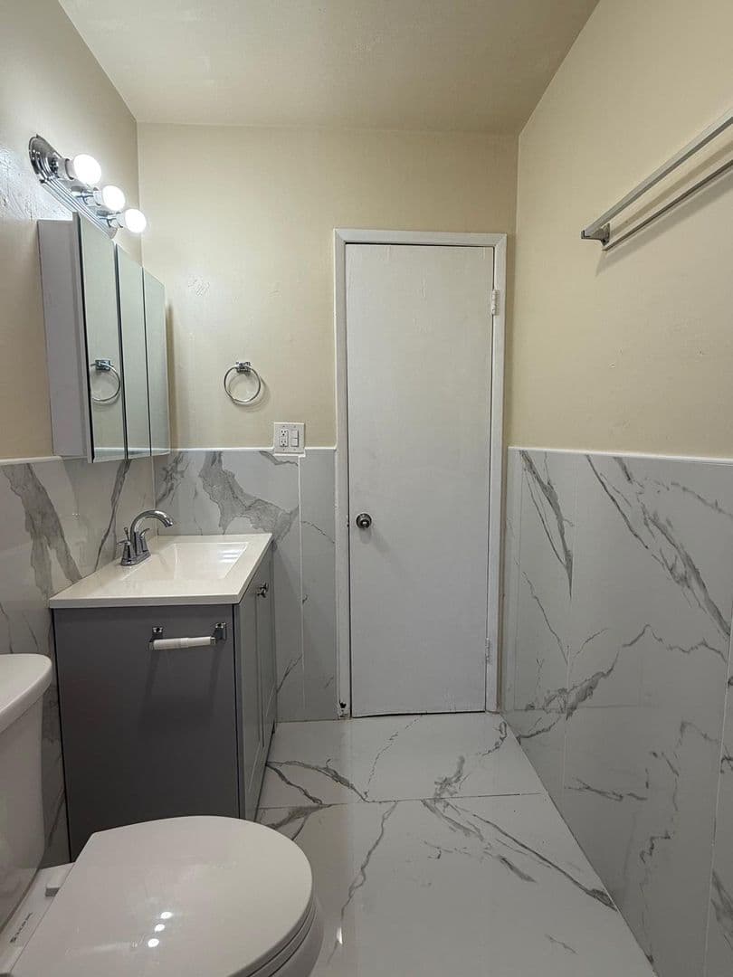 Oceanside Apartment: 421 N Weitzel Street