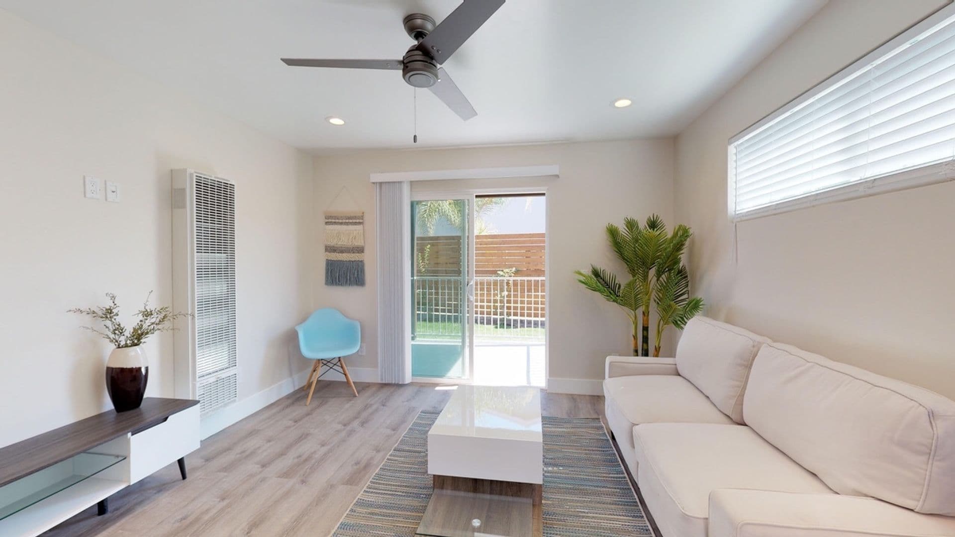 Oceanside Apartment: 415 Grant St