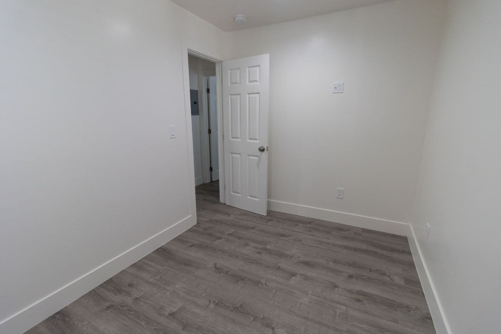 Oceanside Apartment: 415 Grant St