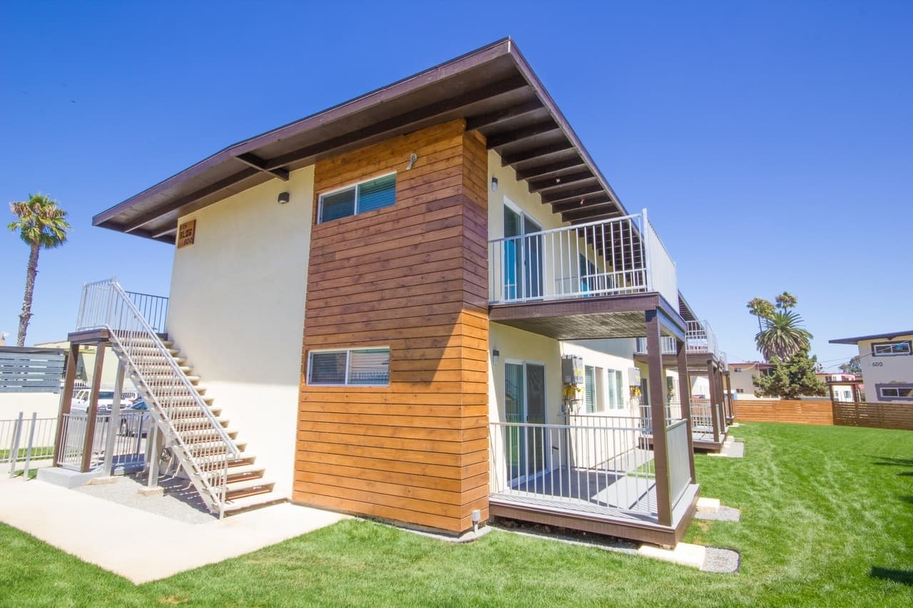 Oceanside Apartment: 415 Grant St