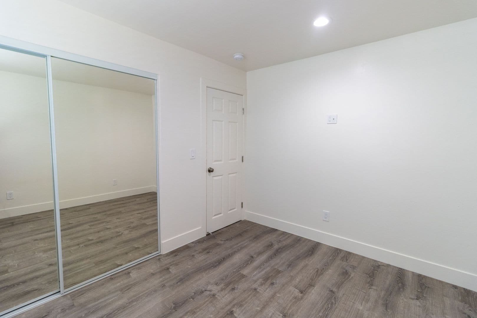 Oceanside Apartment: 415 Grant St