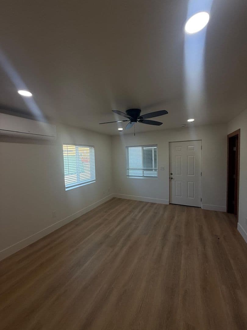 Oceanside Apartment: 419 Garfield Street