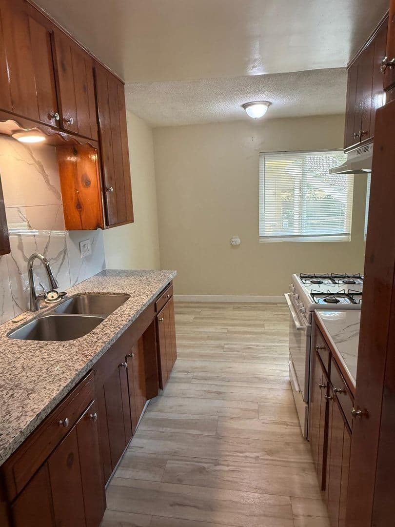 Oceanside Apartment: 421 N Weitzel Street