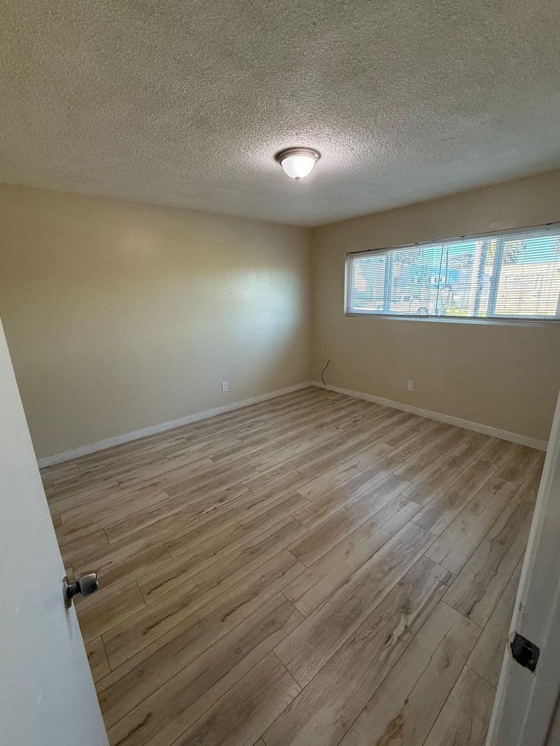 Oceanside Apartment: 421 N Weitzel Street