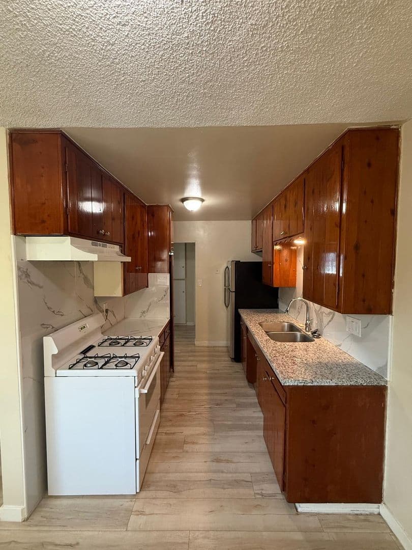 Oceanside Apartment: 421 N Weitzel Street
