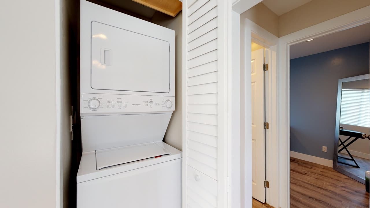 Oceanside Apartment: 415 Grant St