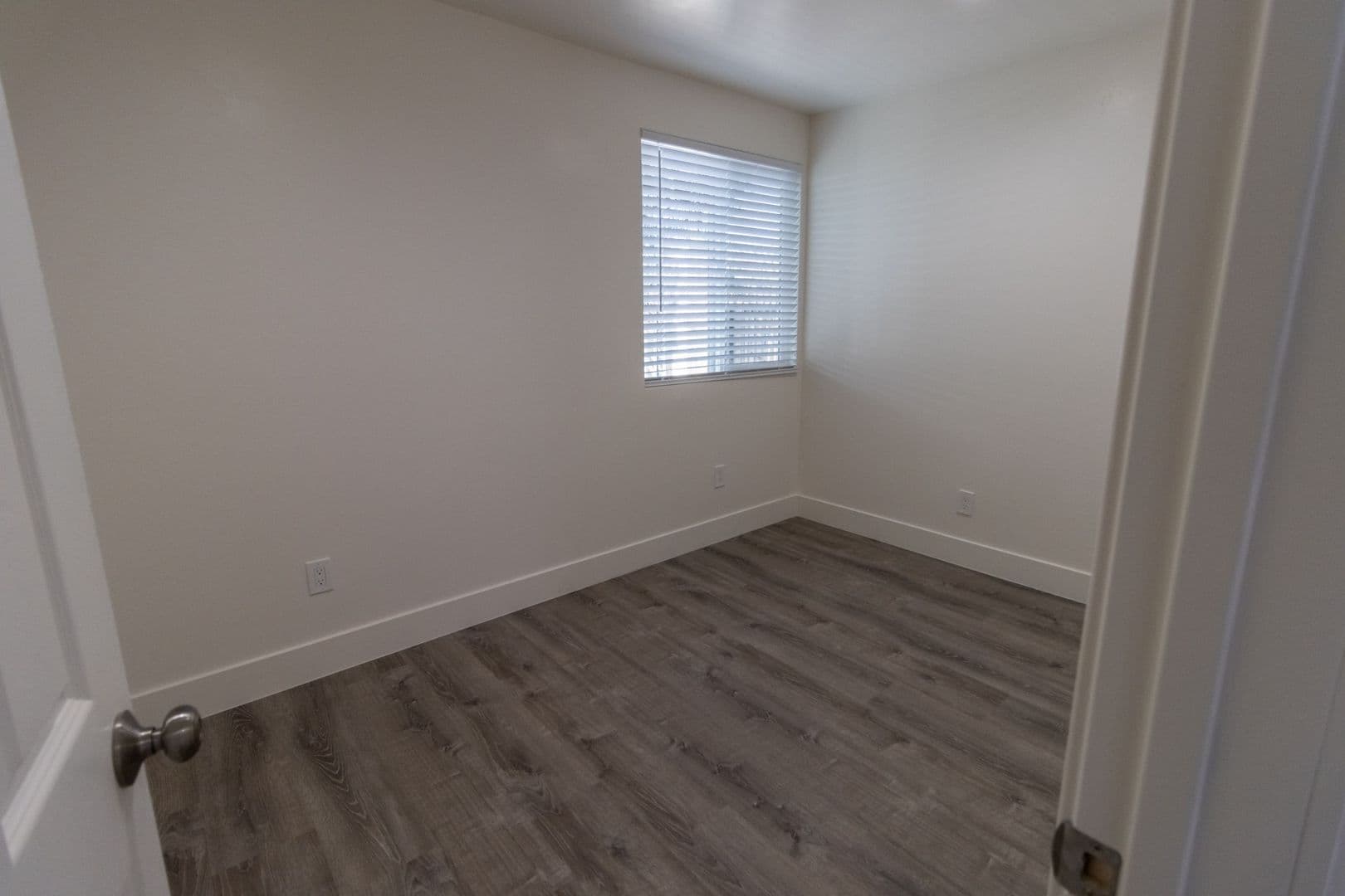 Oceanside Apartment: 415 Grant St