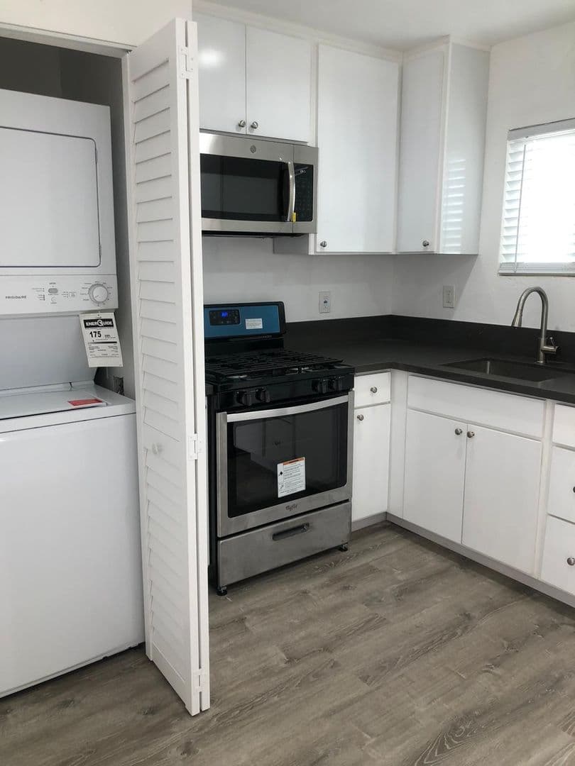 National City Apartment: 420 Q Ave