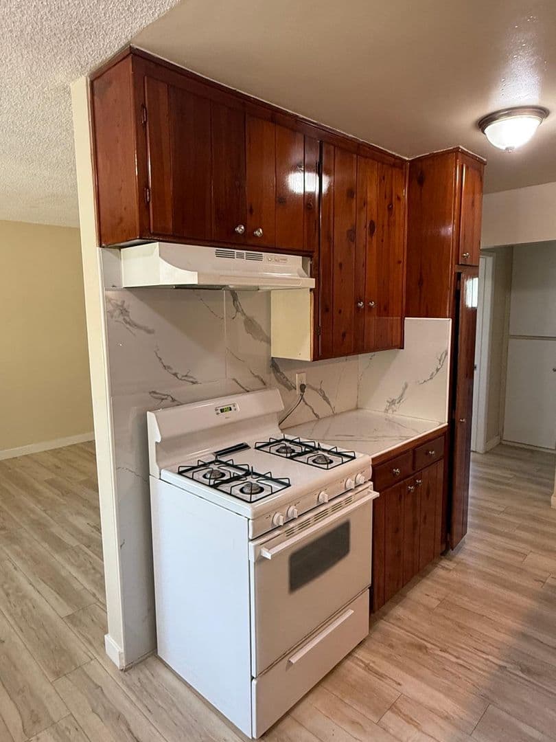 Oceanside Apartment: 421 N Weitzel Street