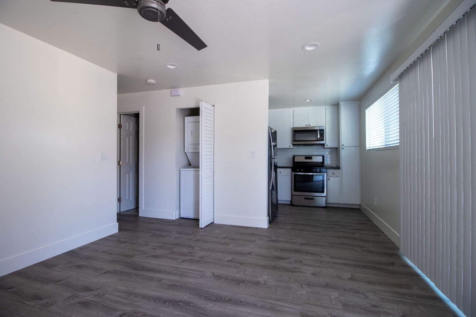 Oceanside Apartment: 415 Grant St