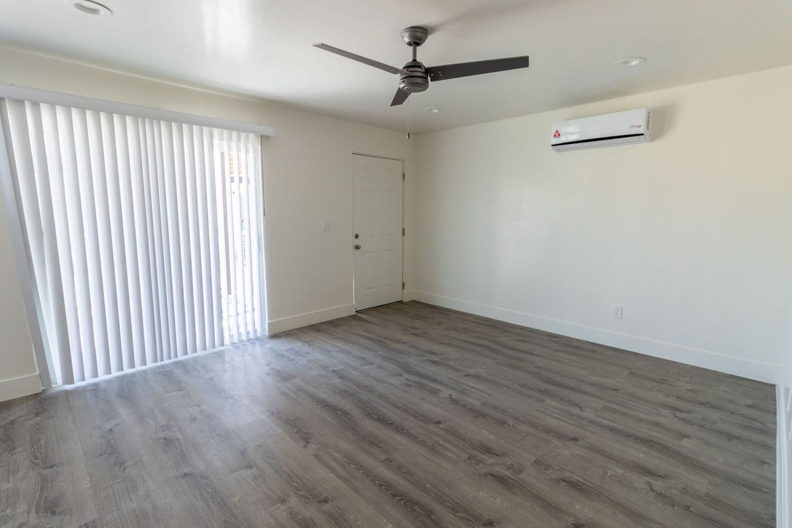 Oceanside Apartment: 415 Grant St