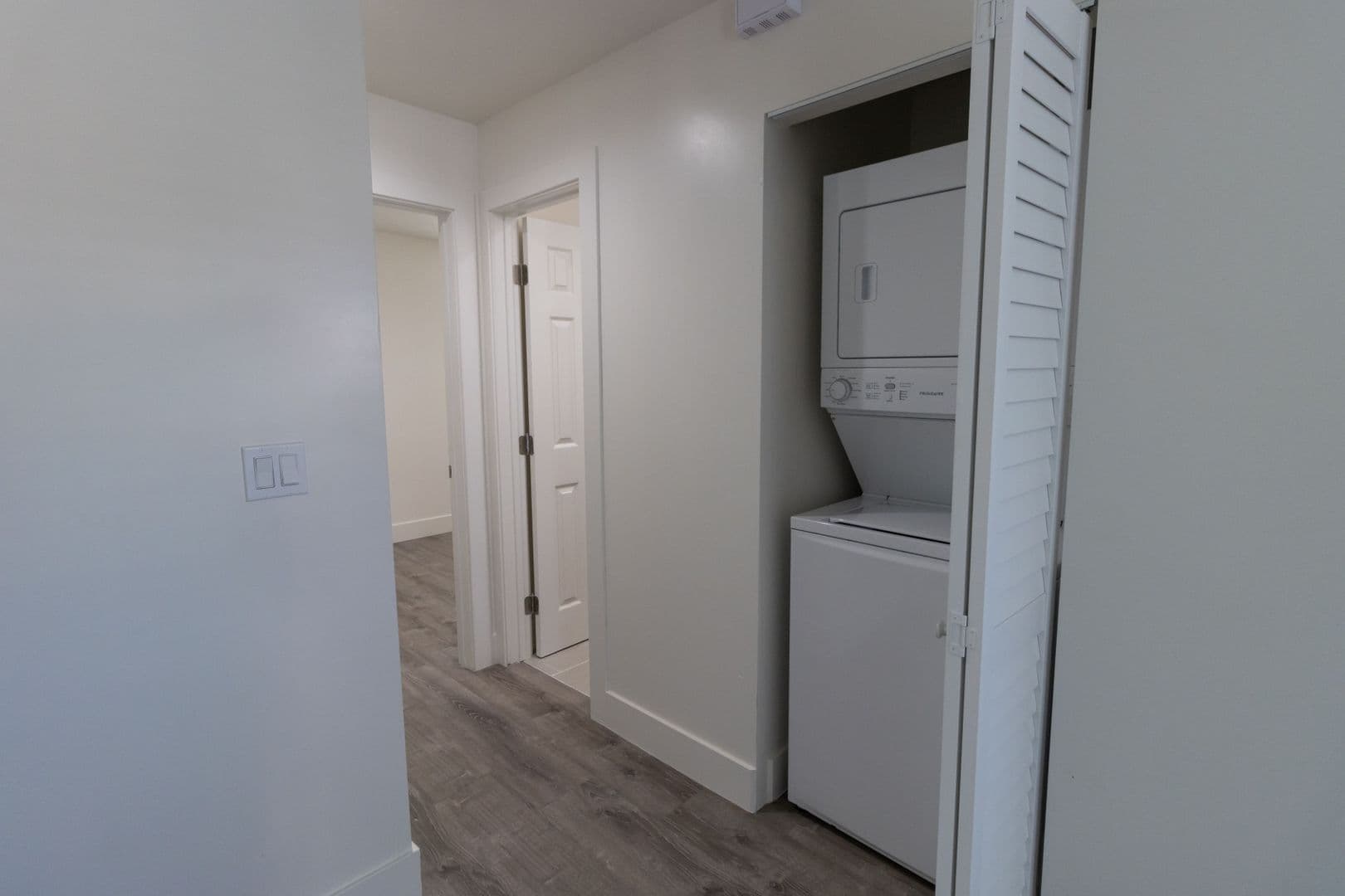 Oceanside Apartment: 415 Grant St