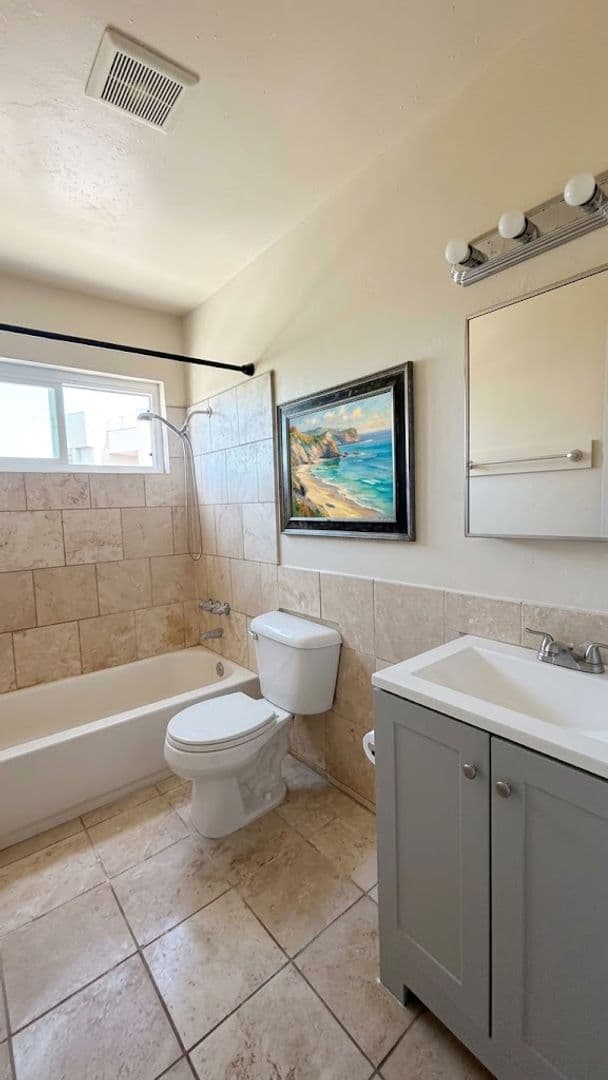 Oceanside Apartment: 421 N Weitzel Street