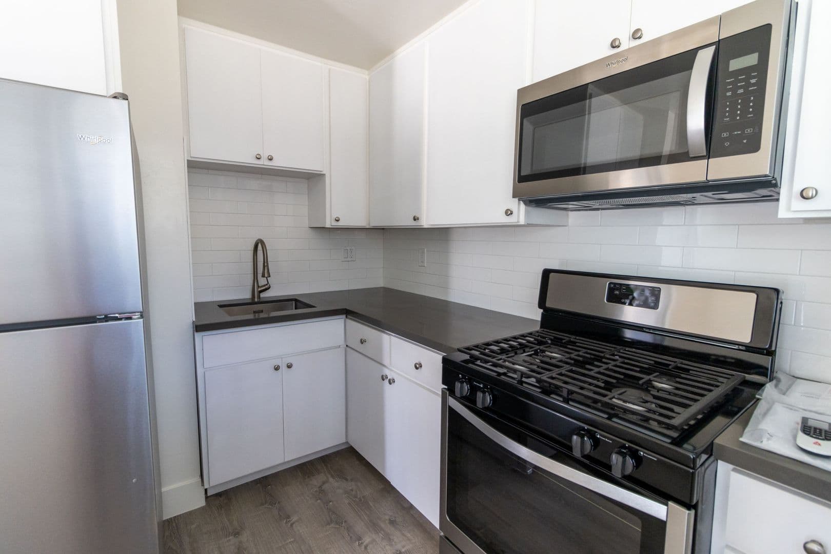 Oceanside Apartment: 415 Grant St