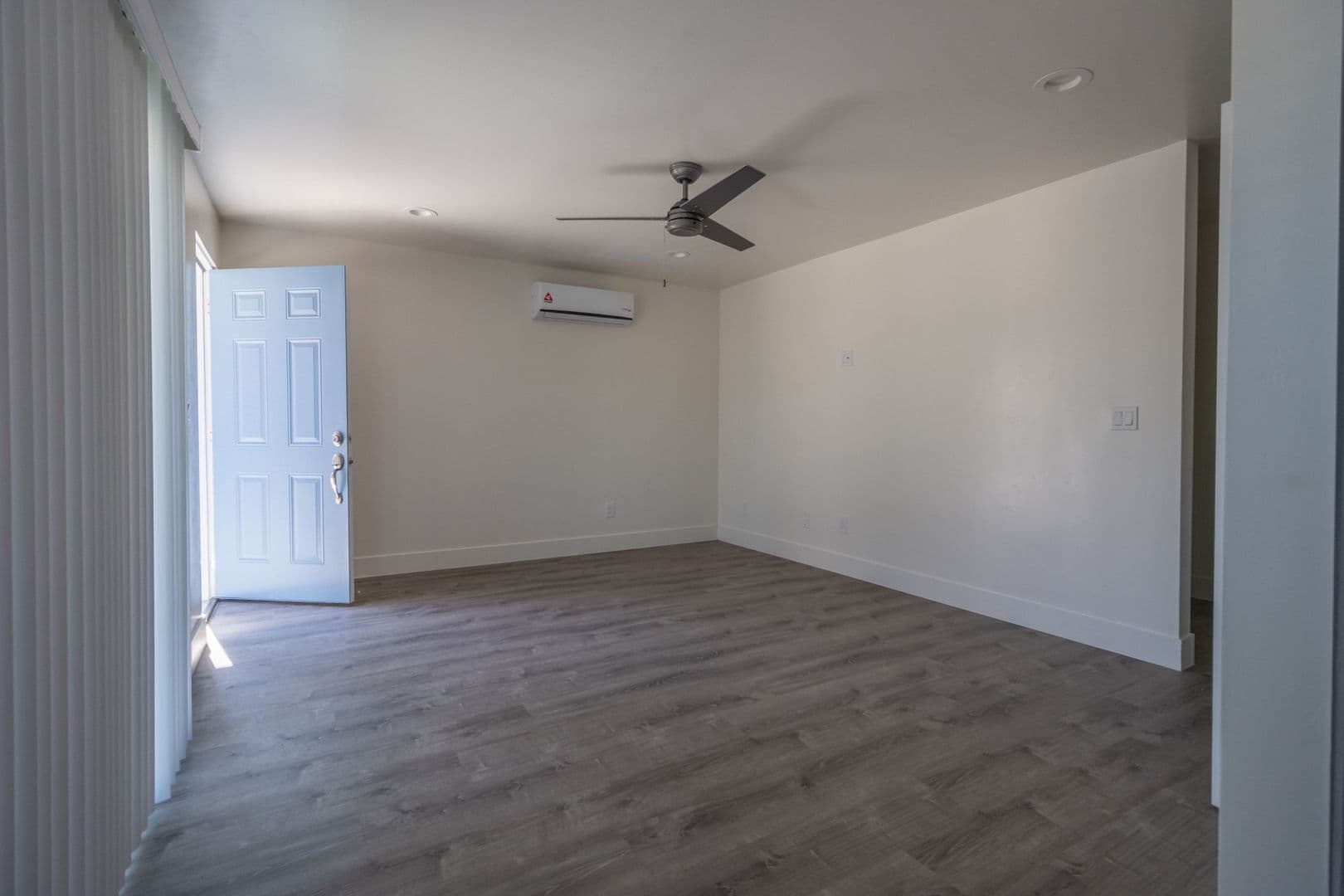 Oceanside Apartment: 415 Grant St