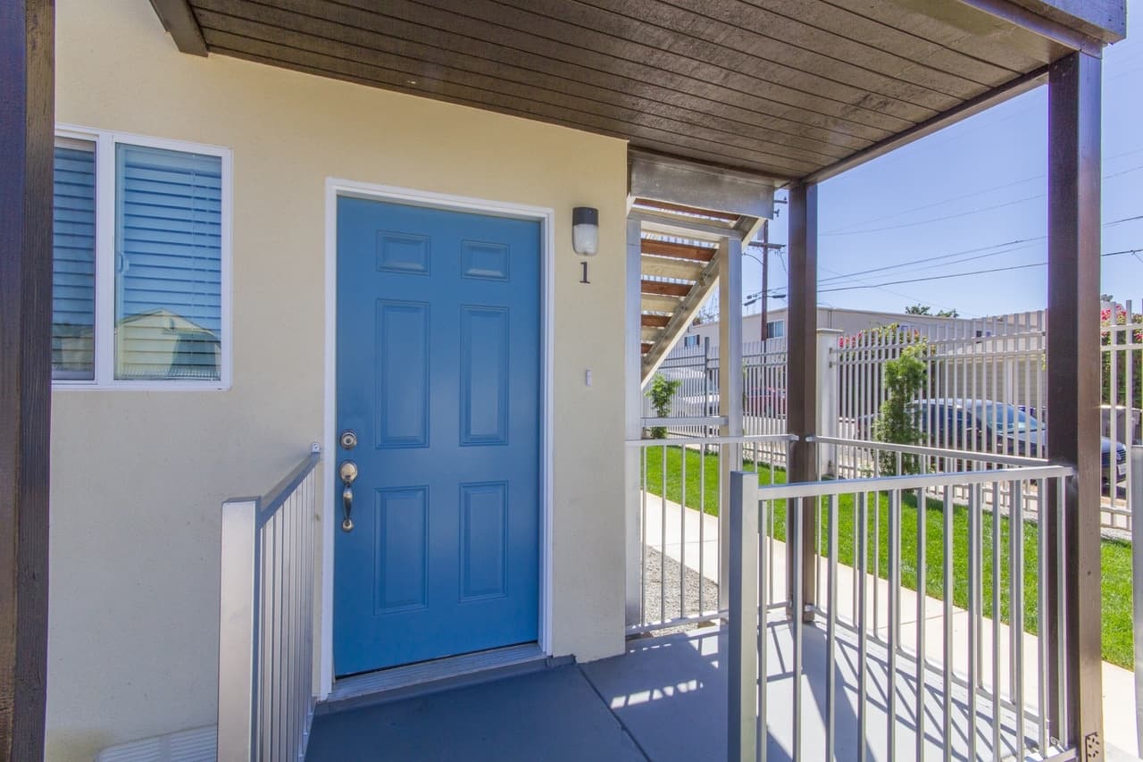 Oceanside Apartment: 415 Grant St