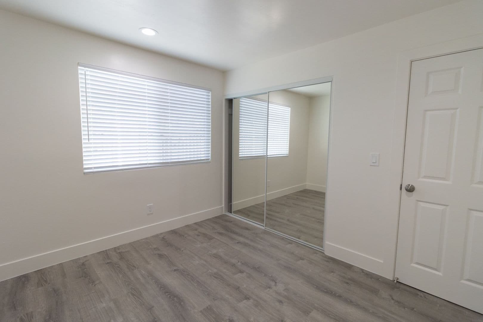 Oceanside Apartment: 415 Grant St