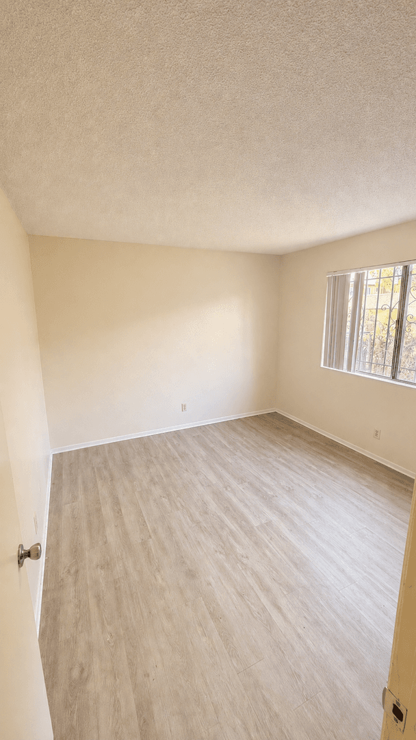 San Diego Apartment: 344 South Willie James Jones Avenue