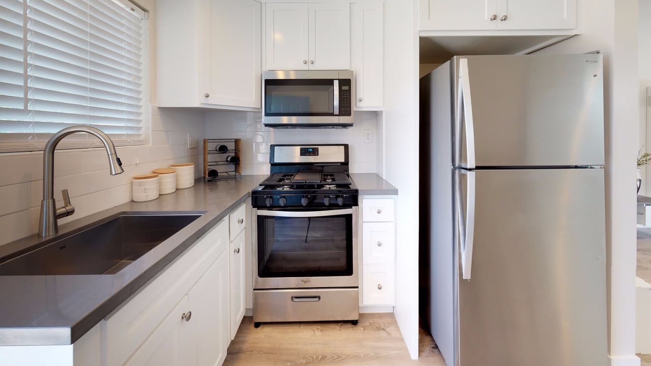 Oceanside Apartment: 415 Grant St