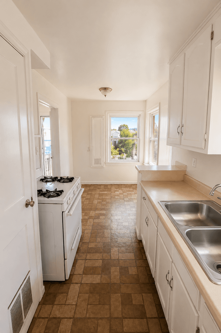 San Diego Apartment: 701-15 60th Street