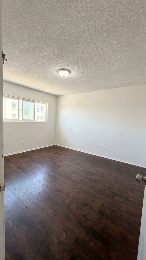 Oceanside Apartment: 421 N Weitzel Street