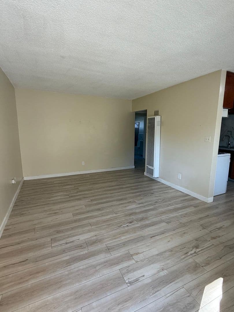 Oceanside Apartment: 421 N Weitzel Street