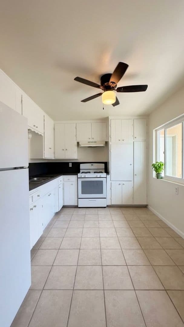 Oceanside Apartment: 421 N Weitzel Street