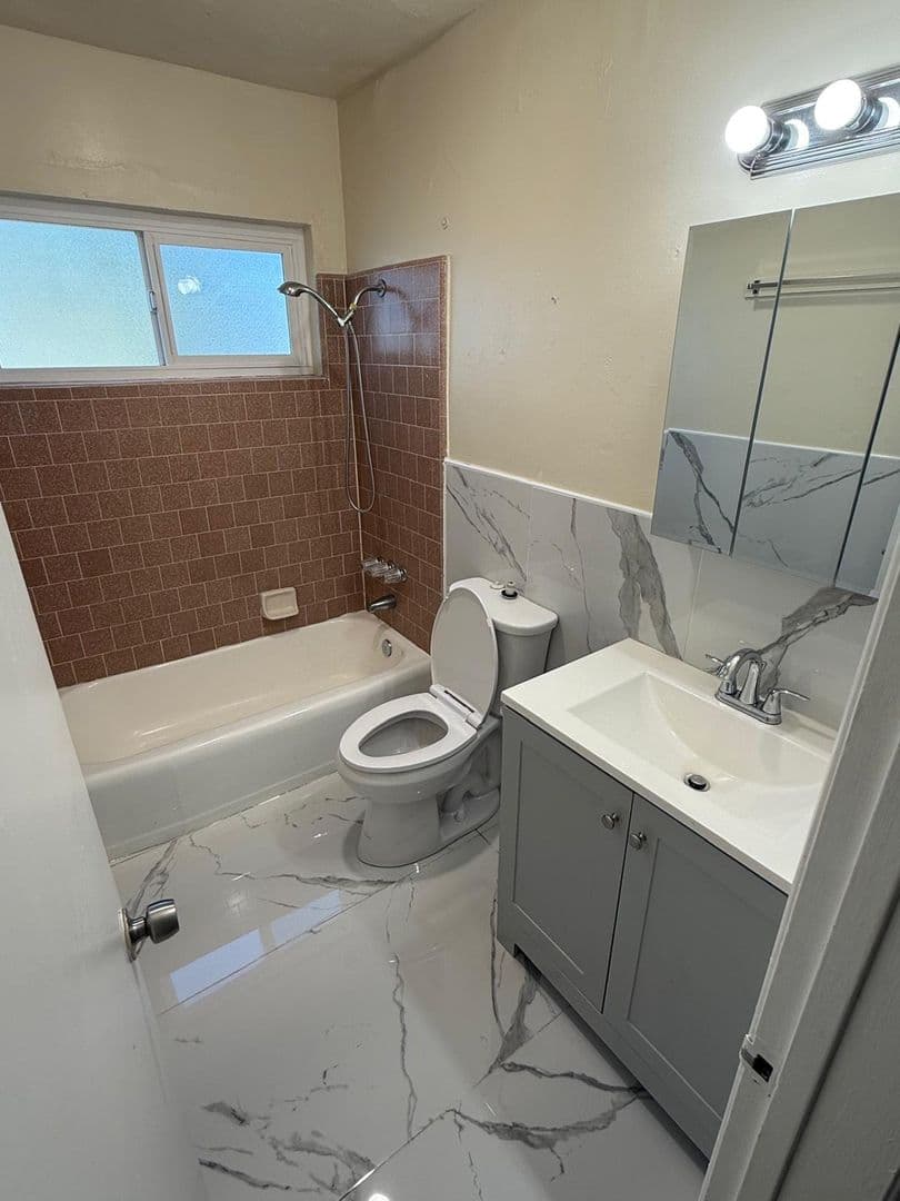 Oceanside Apartment: 421 N Weitzel Street