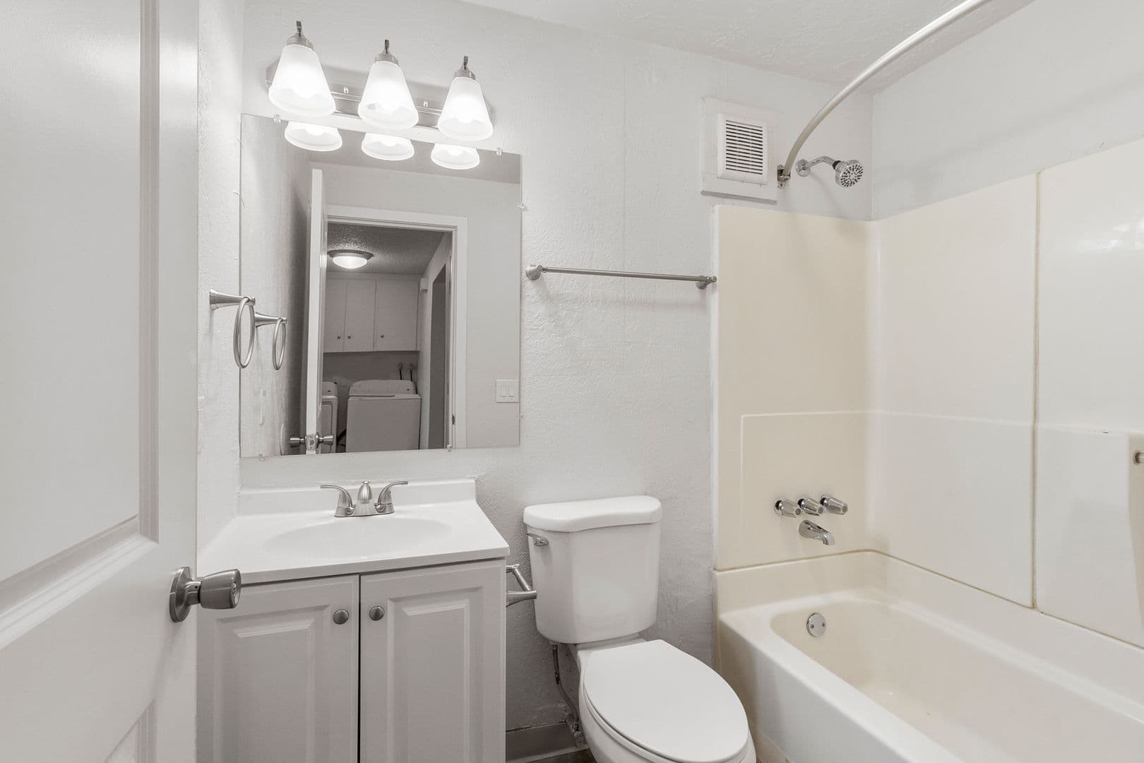 Vancouver Apartment: 1016 NE 86th St