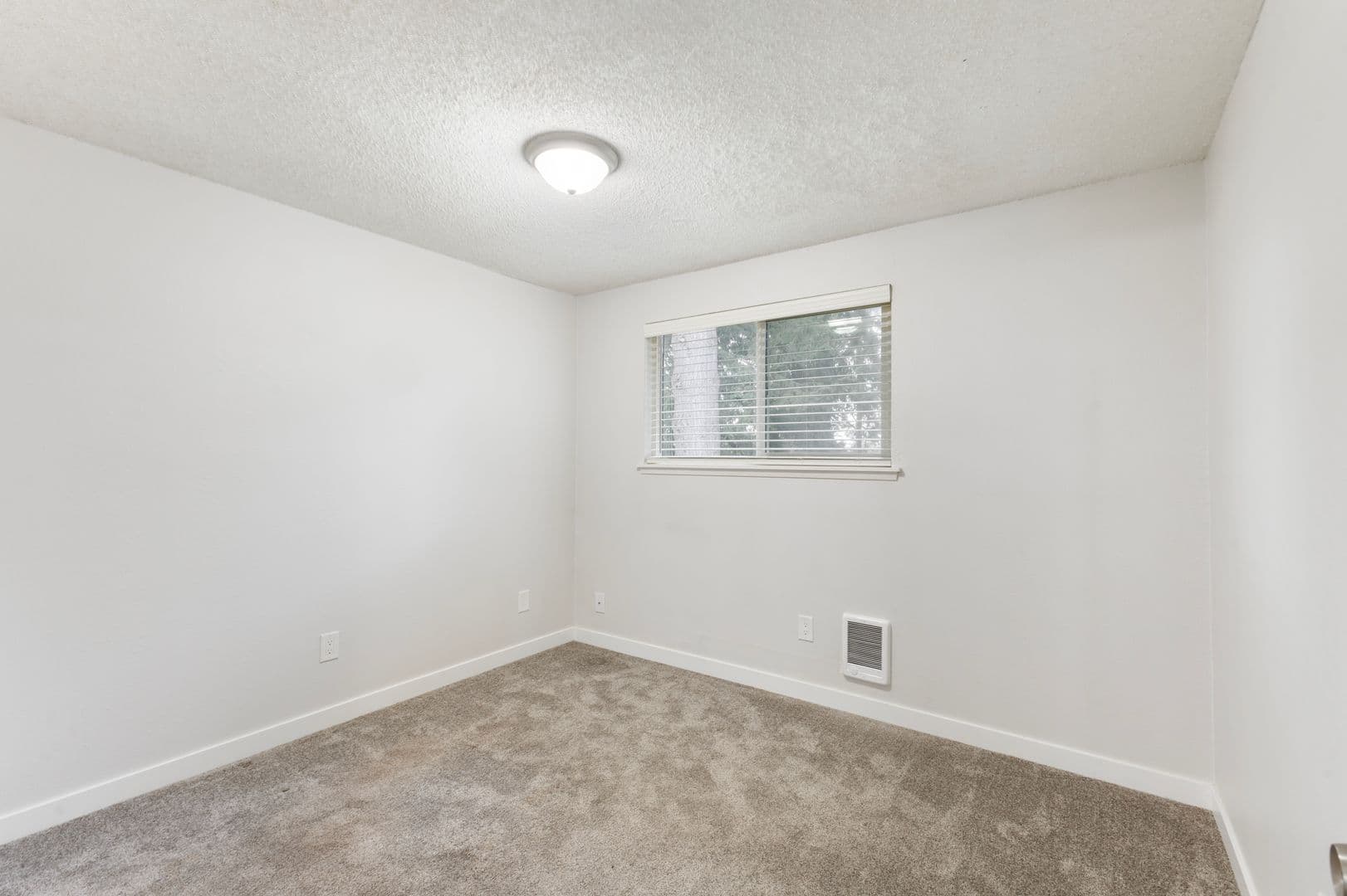 Federal Way Apartment: 30323 - 30331 15th Court South