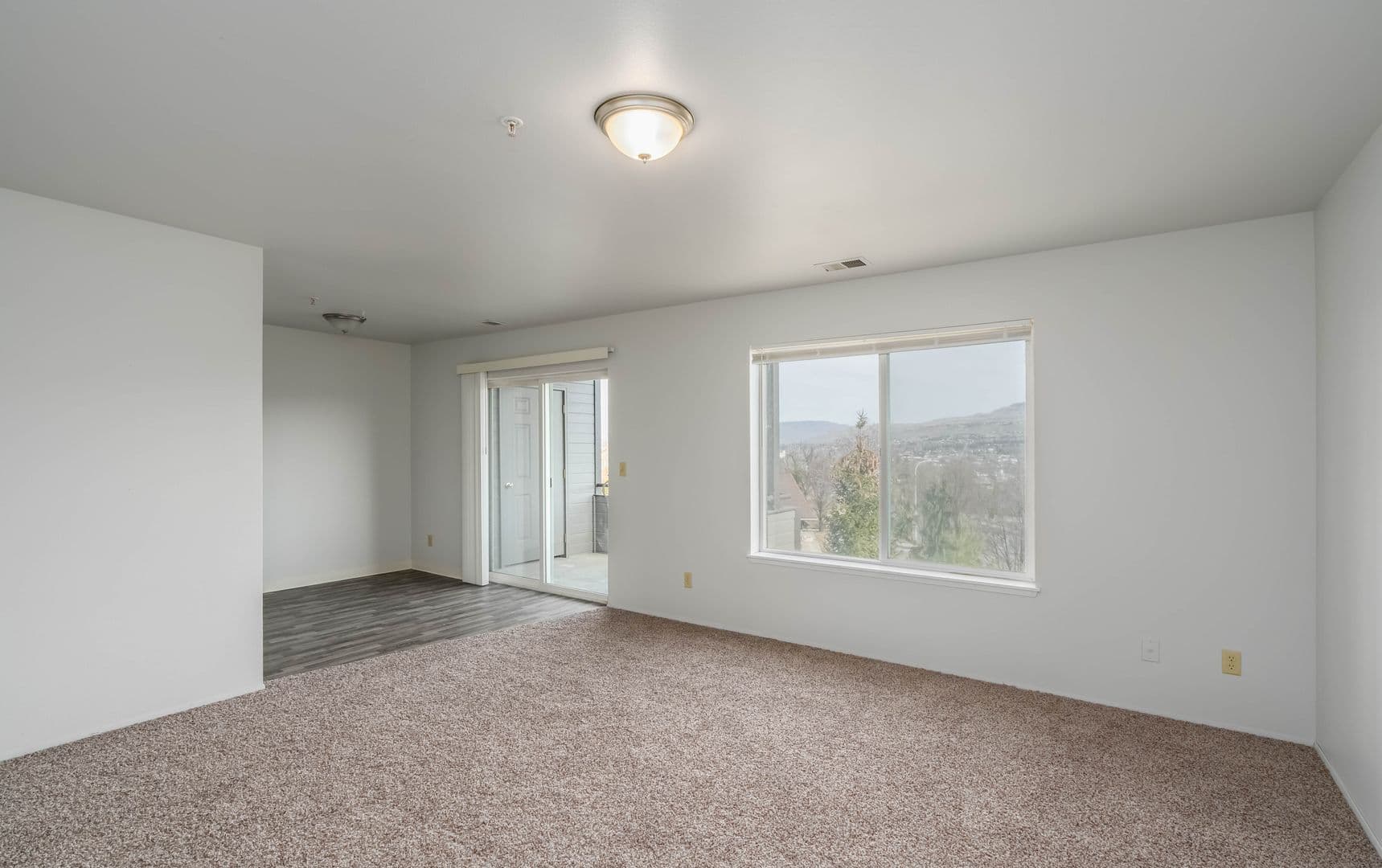 Wenatchee Apartment: 212, 214 & 216 Antles Ave