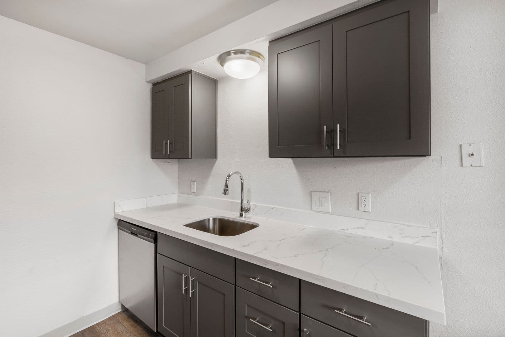 Vancouver Apartment: 1016 NE 86th St