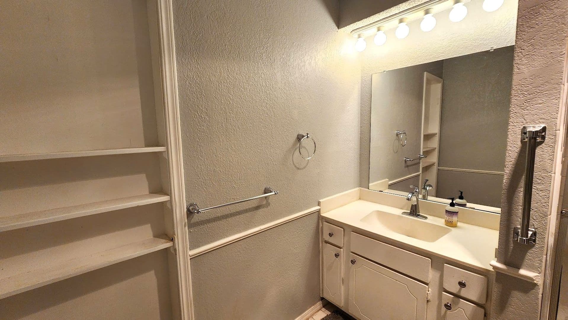 Oklahoma City House: 6704 N Meridian Ave, Unit A