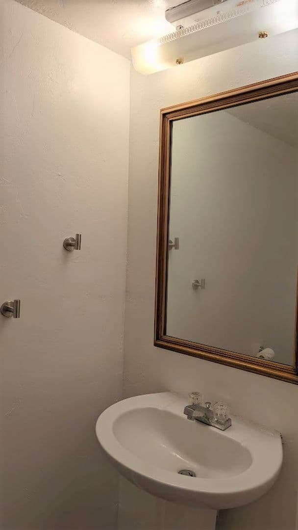 Bethany Apartment: 7934 NW 40th St