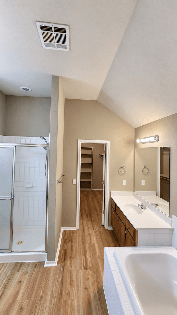 Edmond House: 13821 Pawnee Dr