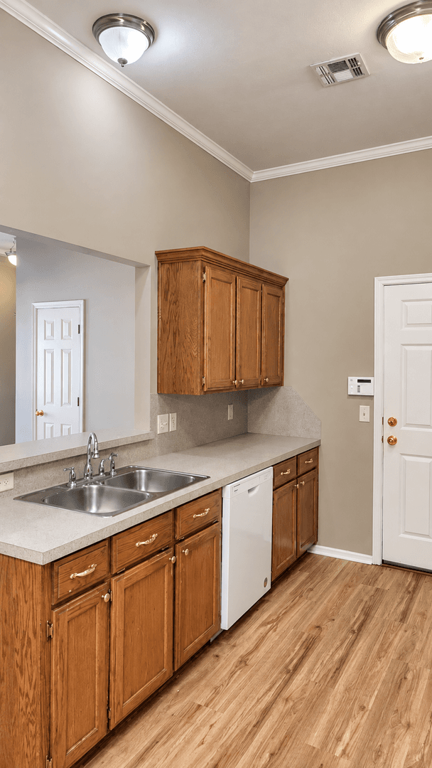 Edmond House: 13821 Pawnee Dr